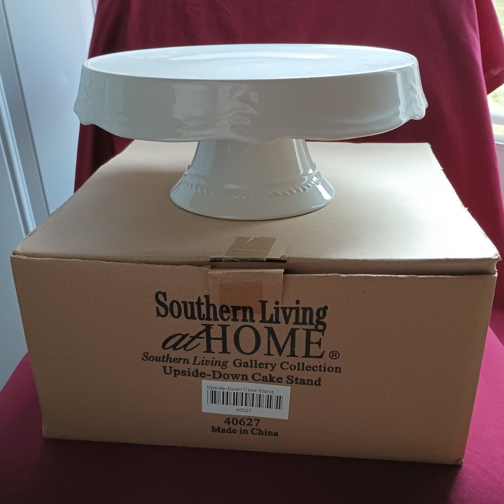 Southern Living at Home Upside Down Cake Stand